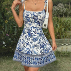 Blue white porcelain / L